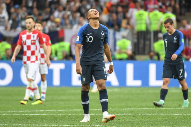 现出进攻的 现出进攻的