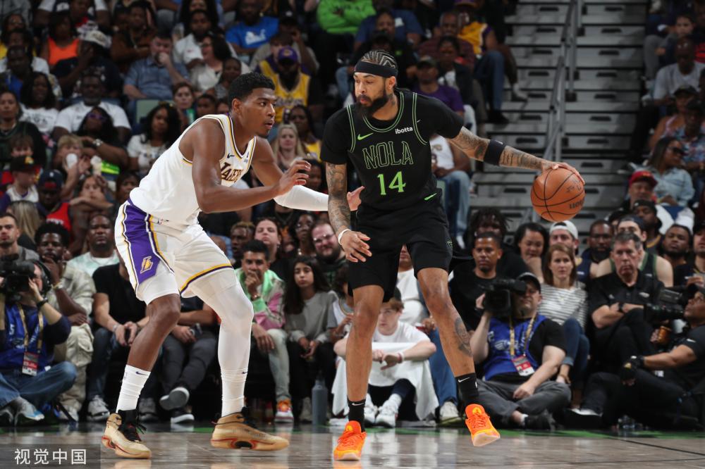 在篮球场上 在篮球场上